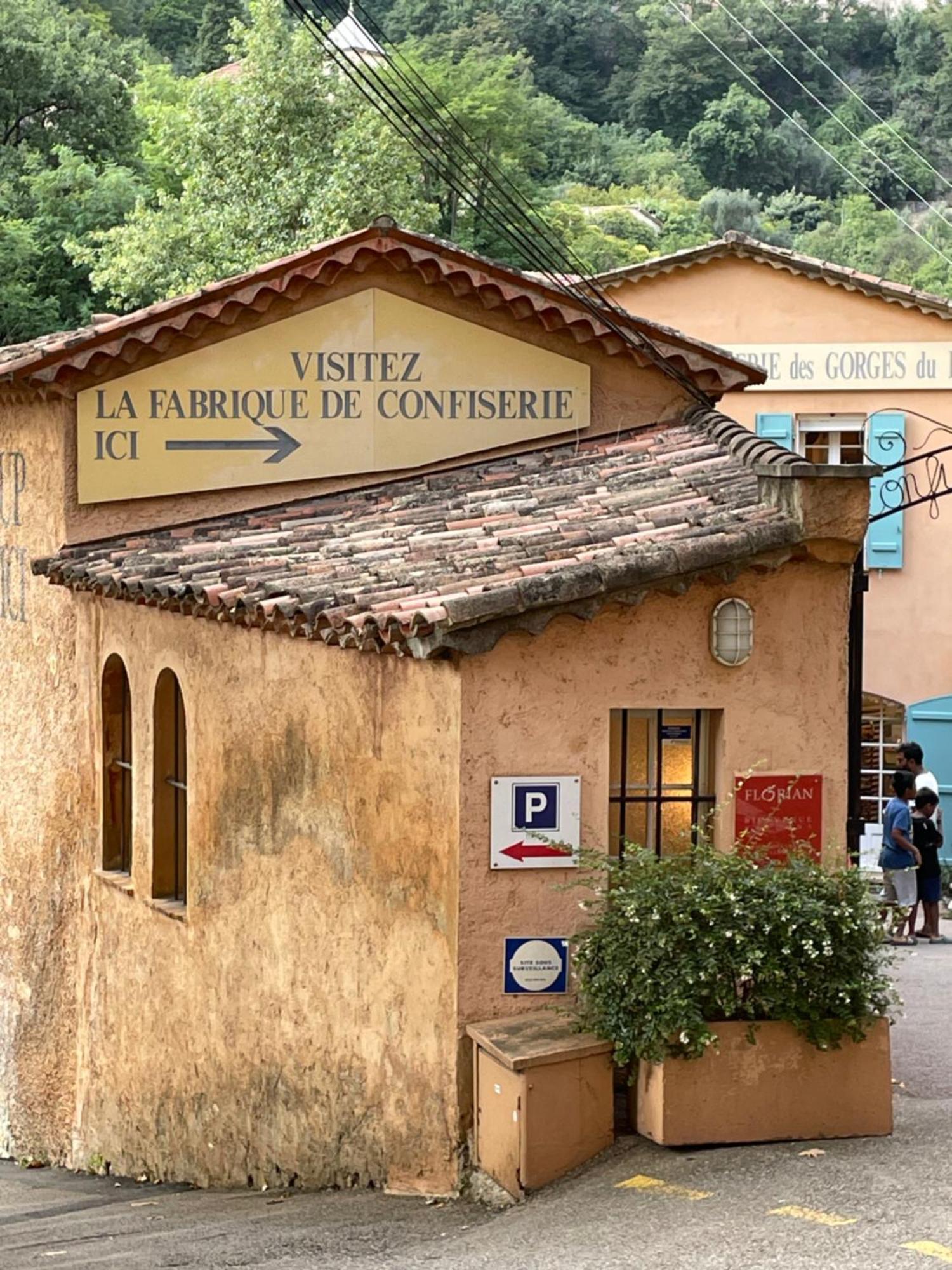 Au Pied Des Baous Bed & Breakfast Vence Bagian luar foto