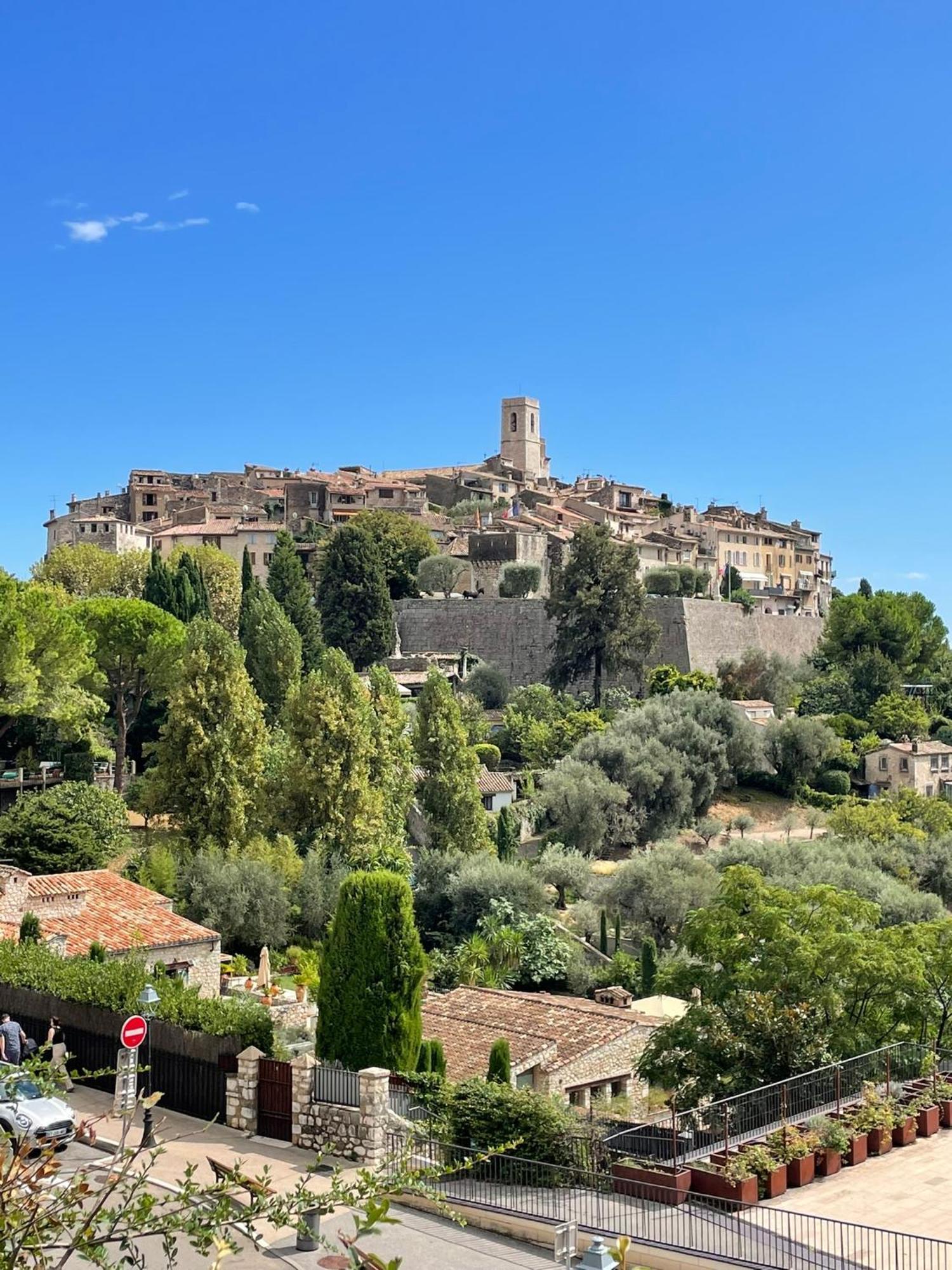 Au Pied Des Baous Bed & Breakfast Vence Bagian luar foto